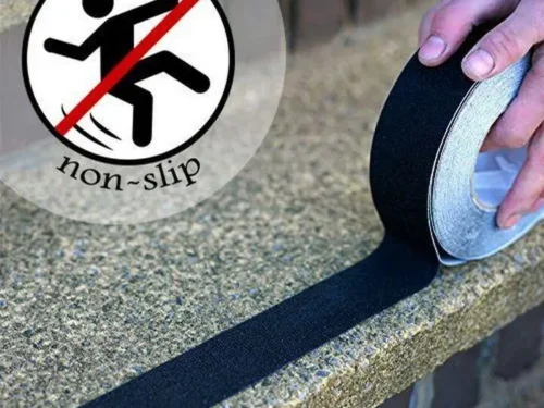 Antiklizne Trake Gritt koja se montira na stepenice za smanjenje rizika od klizanja