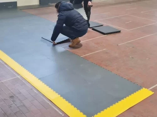 Pvc podovi Invisible montirani u magacinu sa sigurnosnim ivicama