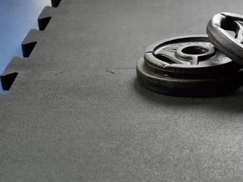Crna gumena podloga za teretanu debljine 30mm u puzzle obliku