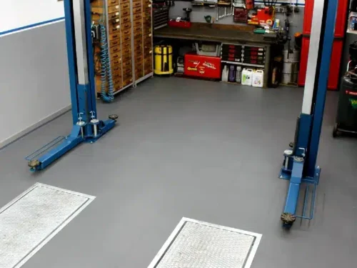 PVC Podovi Invisible OXX u auto servisu u sivoj boji