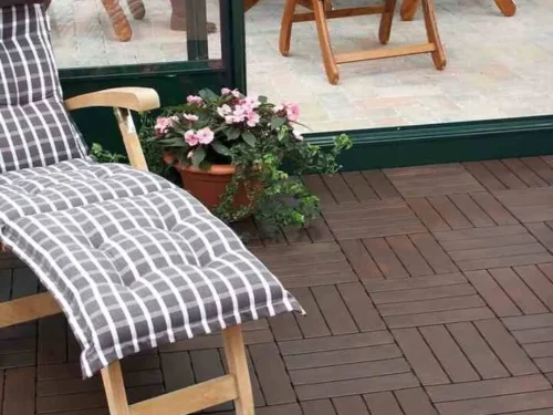 Montirani PVC podovi za bašte i terase, model RIM u braon boji