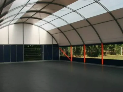 Ergonomski, neklizajuci Fortte fitnes PVC pod za sport i teretane u hali