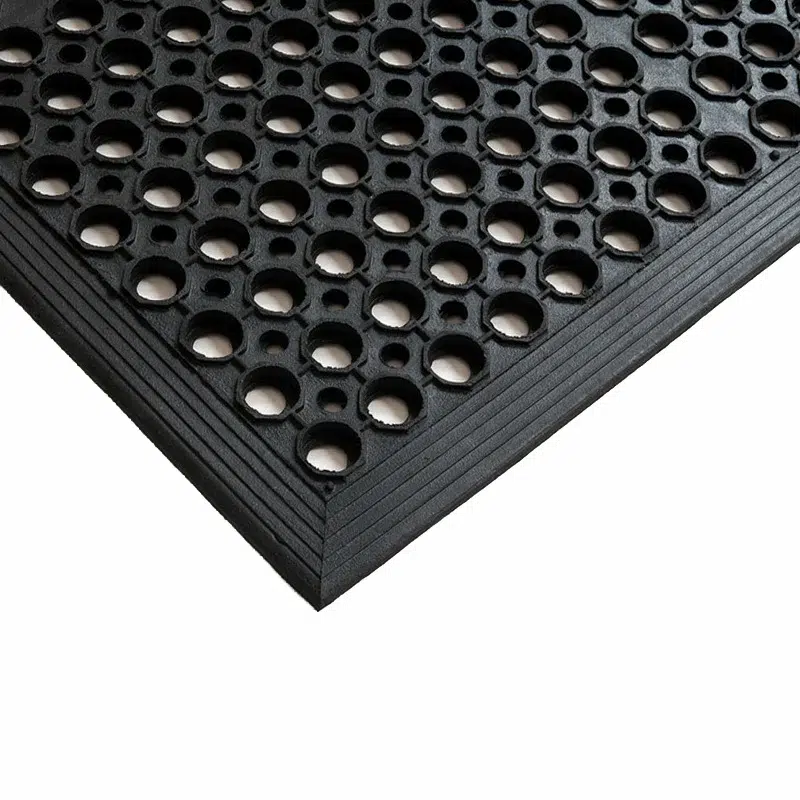 Detalj površine RAMP gumenog otirača sa usečenim krugovima