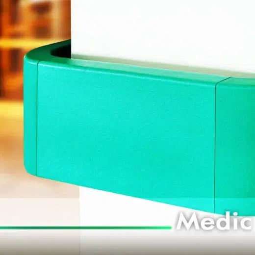 Zidni rukohvati — detalj zelenog PVC profila sa završnom kapicom montiranog na zid